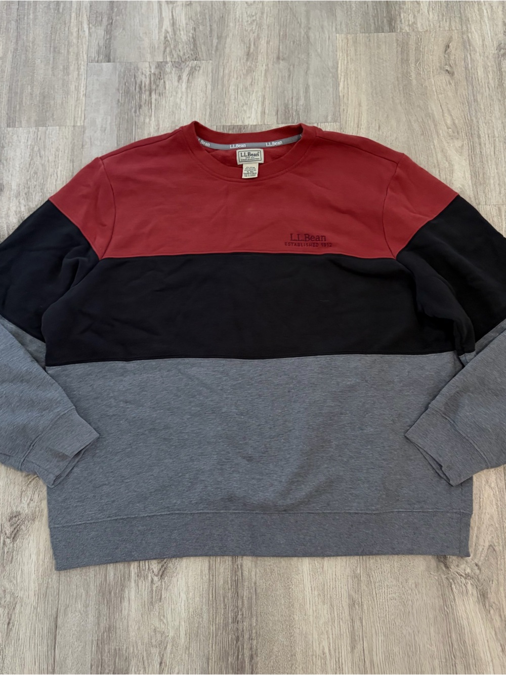 L. L. BEAN  Crewneck Sweatshirt Men's XL Colorblock Red Black Grey Pullover Soft